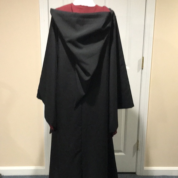 Harry Potter Cloak - Gryffindor - Picture 3 of 5